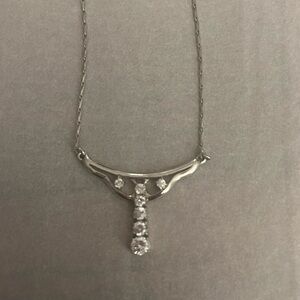 Chic Silver Necklace with Diamond Accents